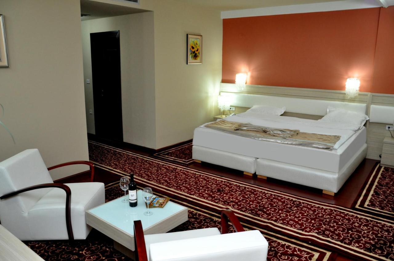 Hotel New Star สโกเปีย ภายนอก รูปภาพ